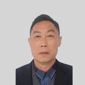 湖北黄冈中学任高中语文30年，曾任理科重点复读班语文兼班主任时，一本升学率100%，多次被评为黄冈市优秀班主任，因教学成绩突出，被调入武汉市重点高中任教后，二次被评为武汉市优秀教师、师德先进工作者，所教学生吴正球等10名同学被清华大学录取，有近10名同学现在中直机关或国外重要岗位工作。